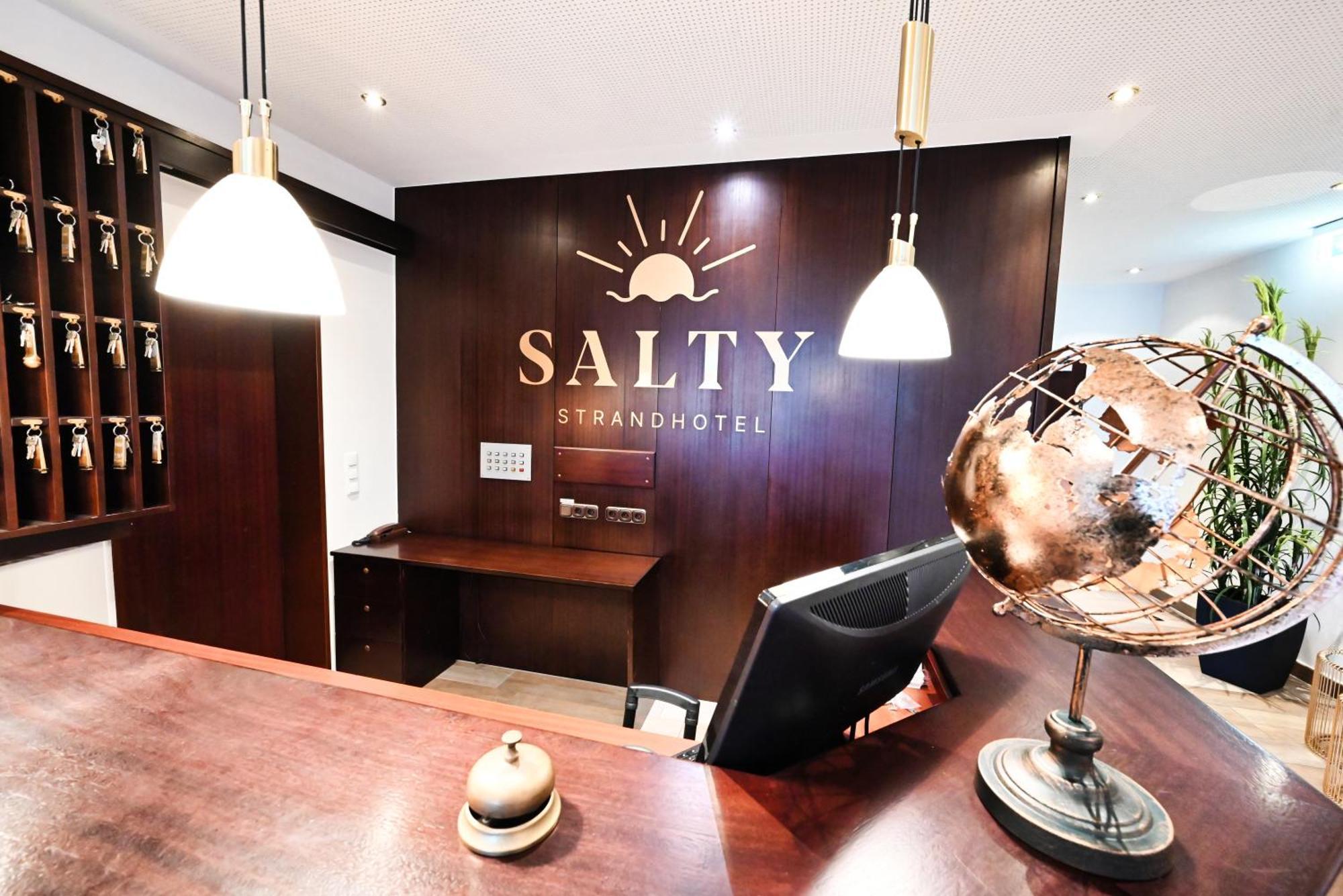 Strandhotel Salty บือซุม ภายนอก รูปภาพ