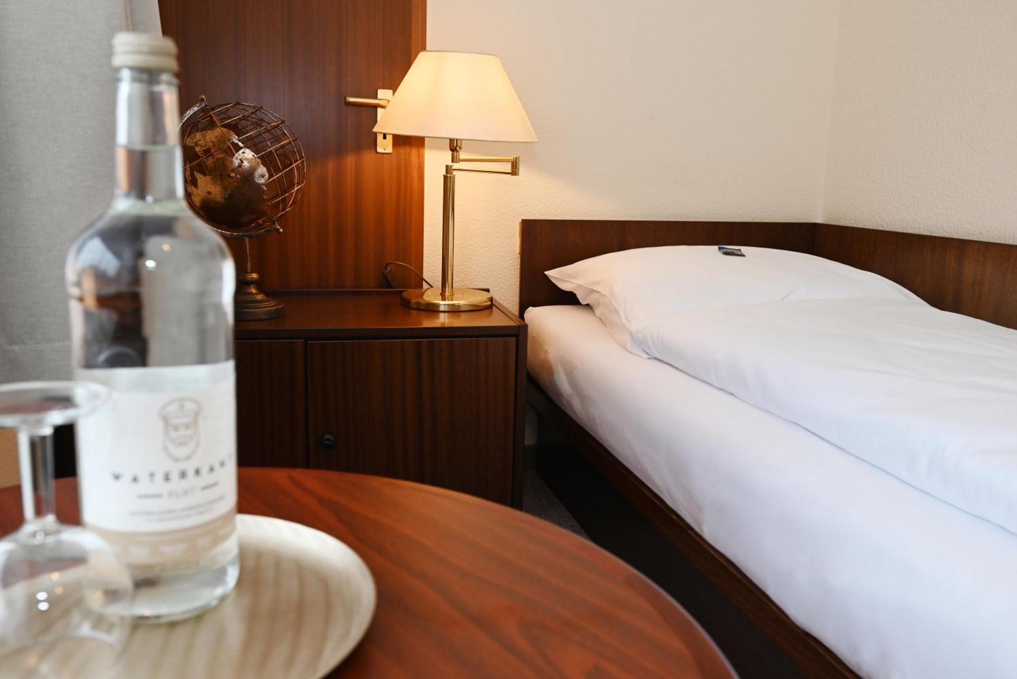 Strandhotel Salty บือซุม ภายนอก รูปภาพ