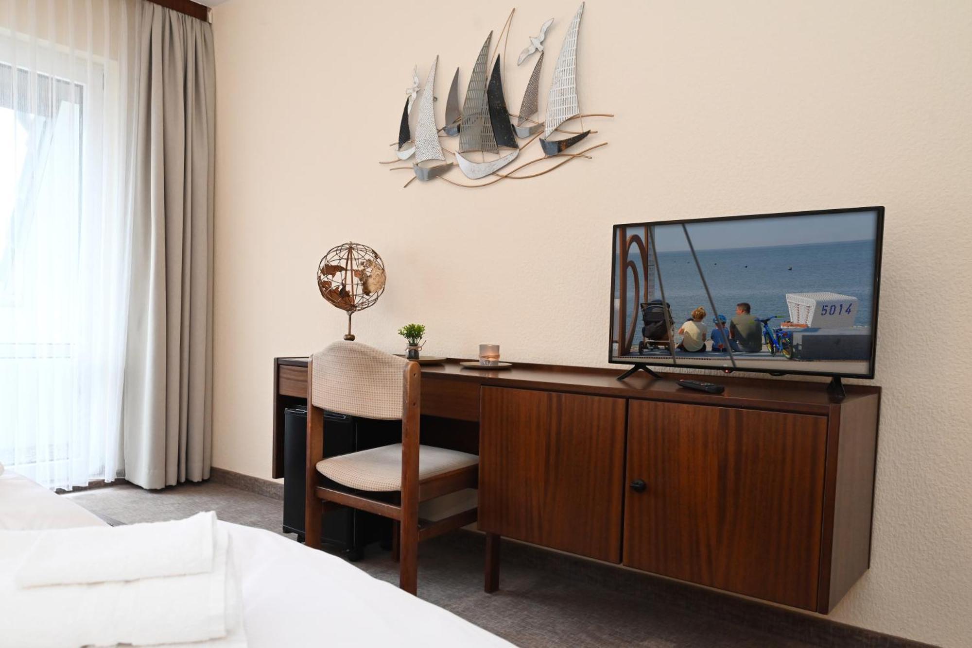 Strandhotel Salty บือซุม ภายนอก รูปภาพ