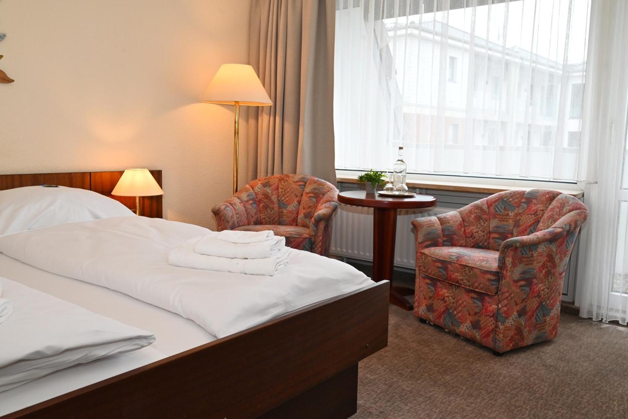 Strandhotel Salty บือซุม ภายนอก รูปภาพ