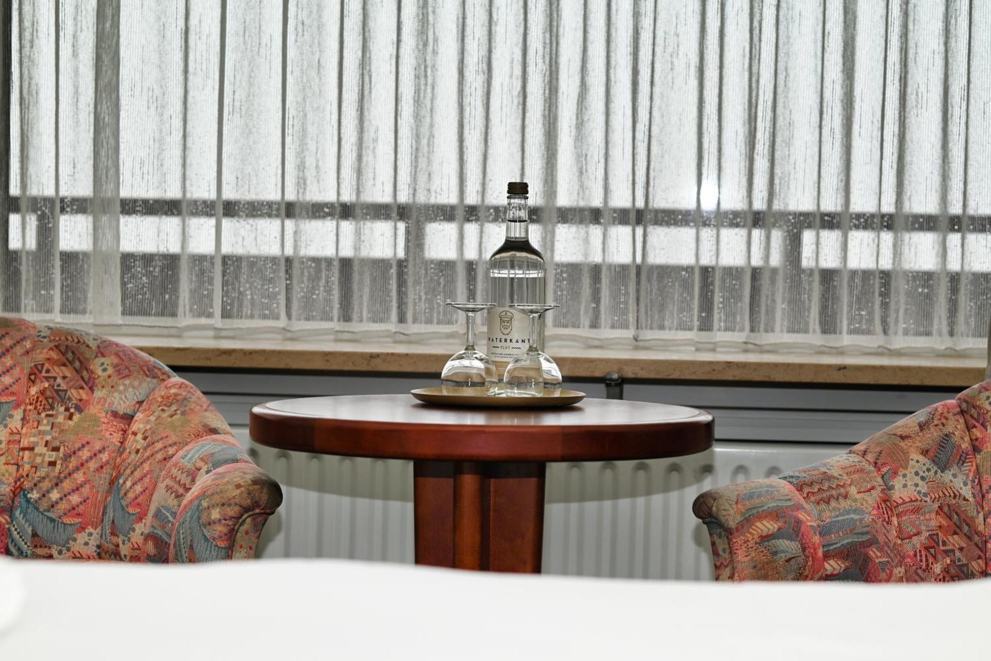 Strandhotel Salty บือซุม ภายนอก รูปภาพ